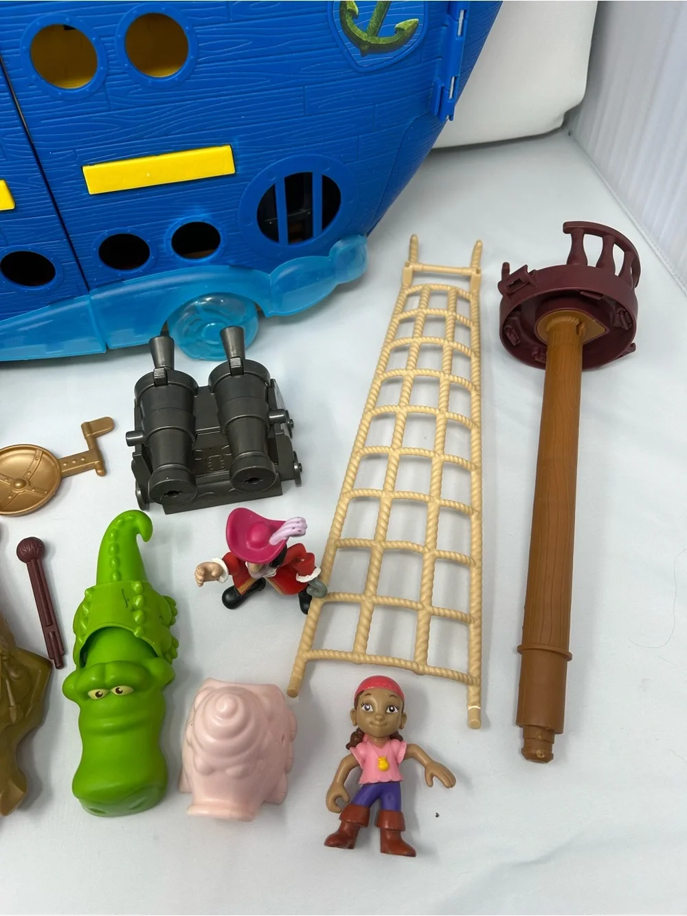 Disney Jake & the Neverland Pirates Colossus ship and accessories